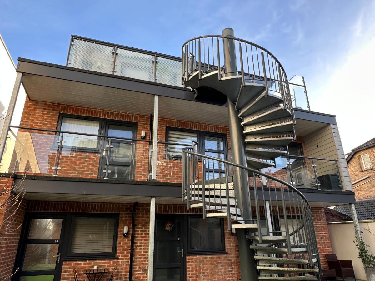 A Cozy Hideaway With Balcony - Close To Beach Bournemouth Exterior photo